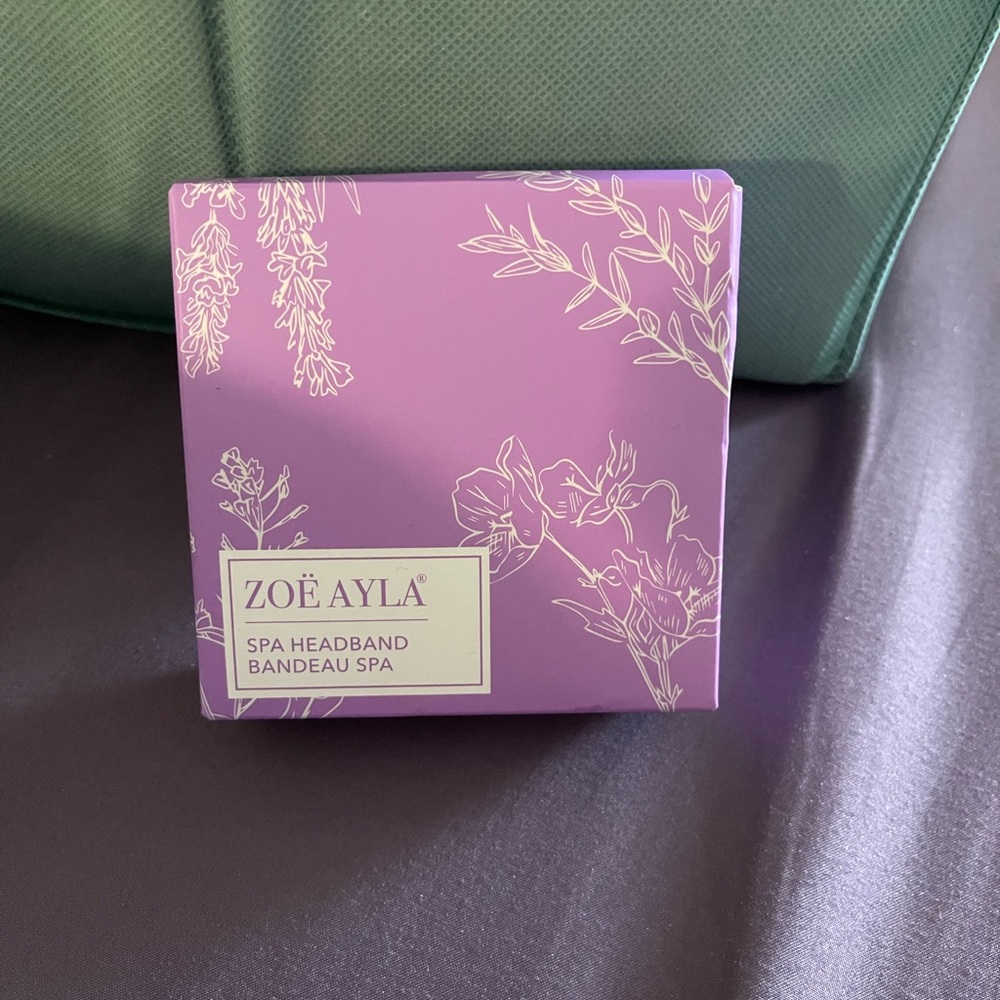 Spa head band by Zoe Ayla .